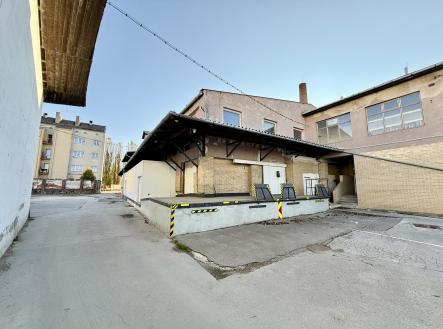 Pronájem komerčního objektu, sklad, 438 m²