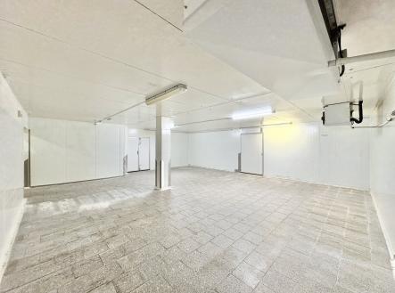 Pronájem komerčního objektu, sklad, 438 m²