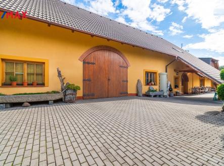 Prodej - dům/vila, 304 m²