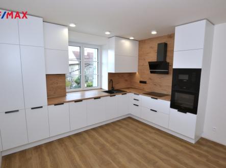 Pronájem bytu, 4+kk, 100 m²