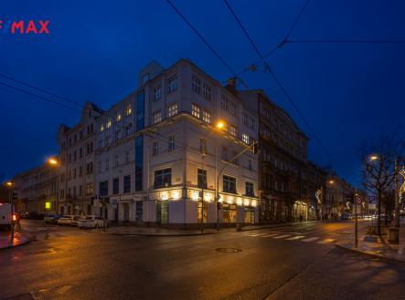 Pronájem obchodní prostor, 210 m²