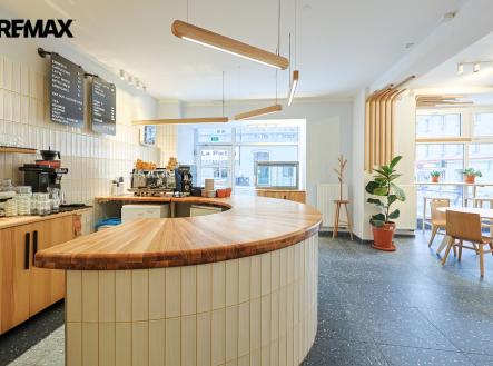 Pronájem obchodní prostory, 210 m² obrázek