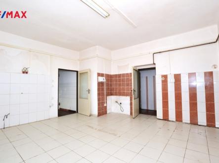 Pronájem obchodní prostor, 100 m²