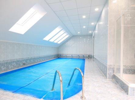 Pronájem domu/vily, 325 m²