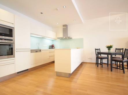 Pronájem bytu, 4+kk, 130 m²