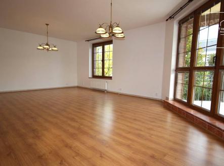 Pronájem domu/vily, 384 m²