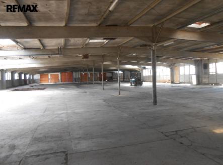Pronájem výrobní prostor, 2 100 m²