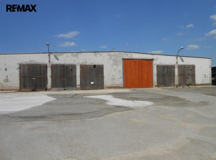 Pronájem výrobní prostor, 2 100 m²