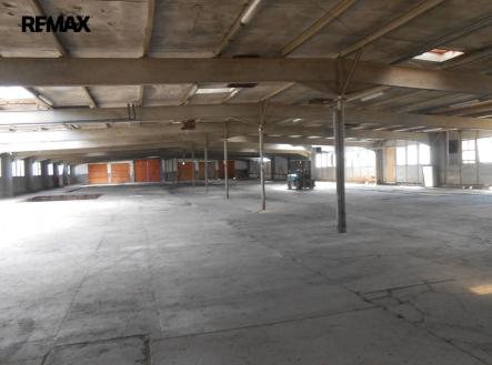 Pronájem výrobní prostor, 2 100 m²