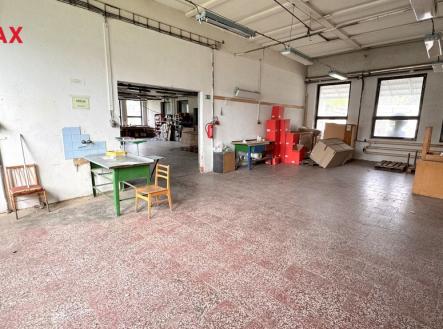 Pronájem skladovací prostor, 650 m²
