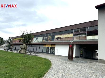 Pronájem obchodní prostor, 360 m²