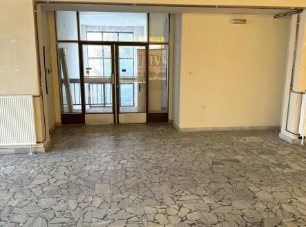 Pronájem obchodní prostor, 360 m²