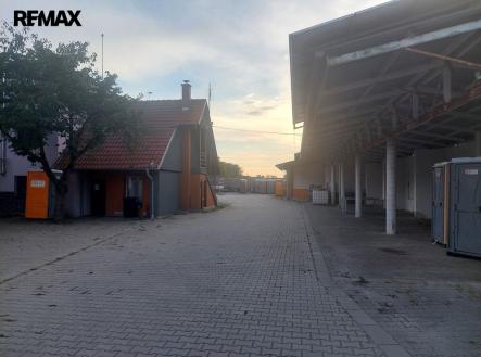 Pronájem skladovací prostor, 1 200 m²