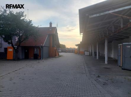Pronájem skladu, 1 200 m²