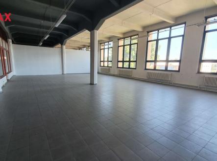 Pronájem - obchodní prostor, 84 m²