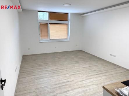 Pronájem bytu, 1+kk, 37 m²