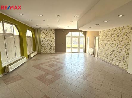 Pronájem obchodní prostor, 65 m²