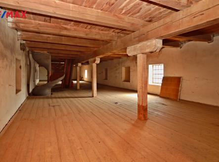 Prodej skladovací prostor, 600 m²