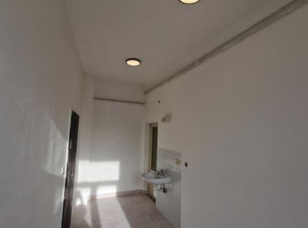 Pronájem - obchodní prostor, 153 m²