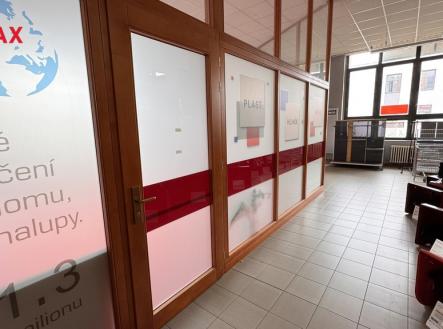Pronájem - obchodní prostor, 51 m²