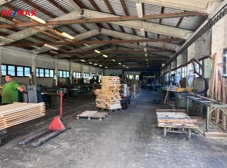 Pronájem výrobní prostor, 1 100 m²