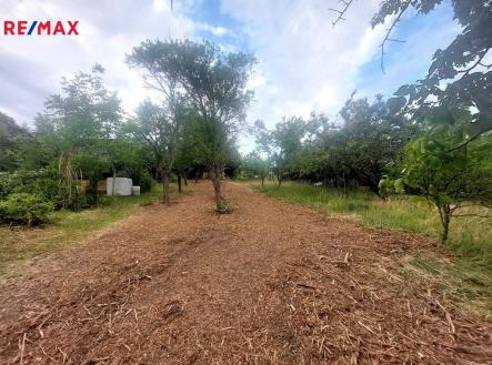 Prodej pozemku pro bydlení, 1 872 m²