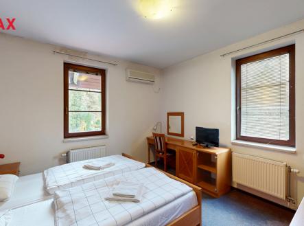 Prodej hotel, 3 300 m²