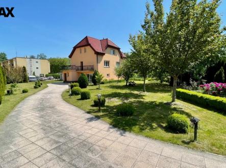 Pronájem obchodní prostor, 210 m²