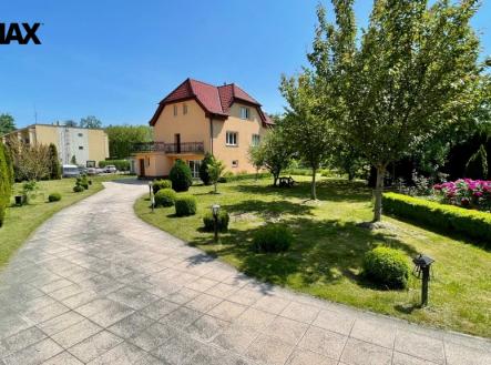 Pronájem obchodní prostory, 210 m²