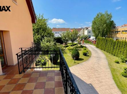 Pronájem obchodní prostory, 210 m²