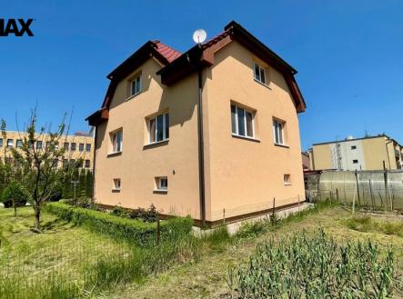 Pronájem obchodní prostory, 210 m²