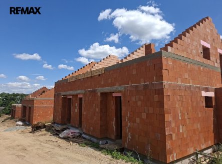 Novostavba RD 5+kk, UP 127 m2, pozemek 281 m2, Voděrádky u Prahy