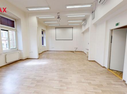 Pronájem kanceláře, 649 m²