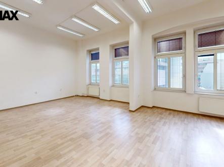 Pronájem kanceláře, 649 m²