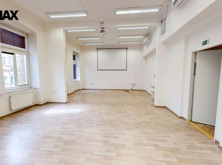 Pronájem kanceláře, 649 m²