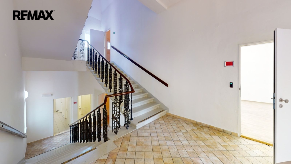komercni-budova-ul-velka-hradebni-usti-nad-labem-staircase.jpg