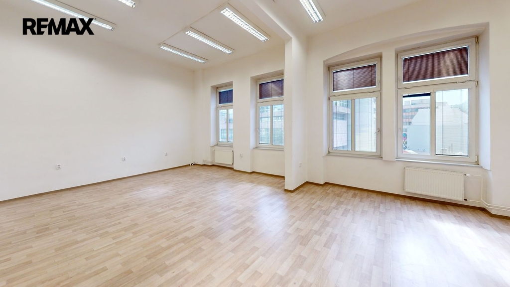 komercni-budova-ul-velka-hradebni-usti-nad-labem-living-room-1.jpg