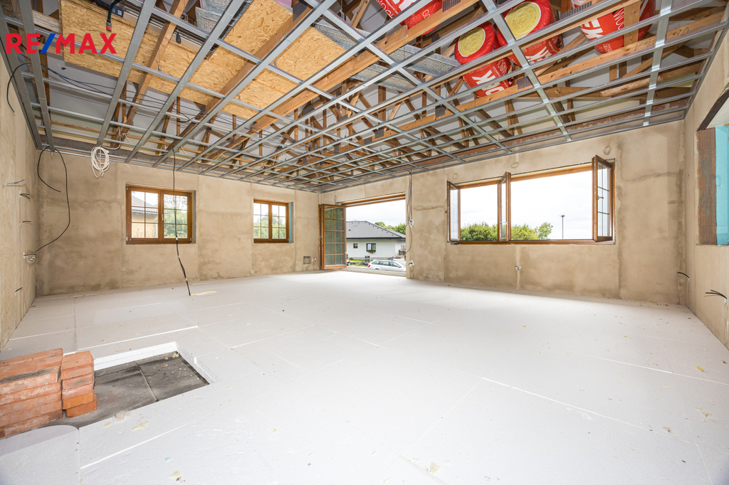 Obývací pokoj s kuchyňským koutem