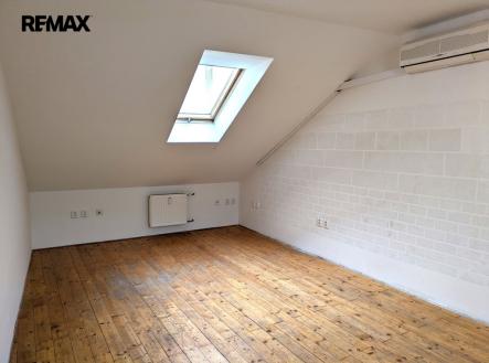 Pronájem bytu, 1+1, 65 m²