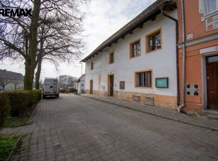 Prodej rodinného domu 6+1 s garáží, dílnou a bývalým obchodem v Liběšicích u Litoměřic