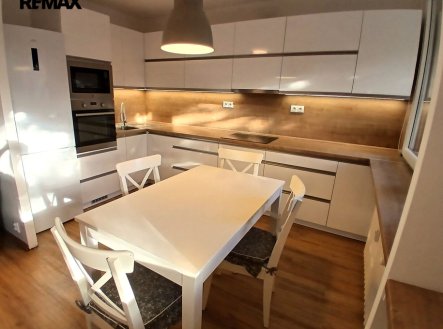 Pronájem bytu, 4+kk, 78 m²