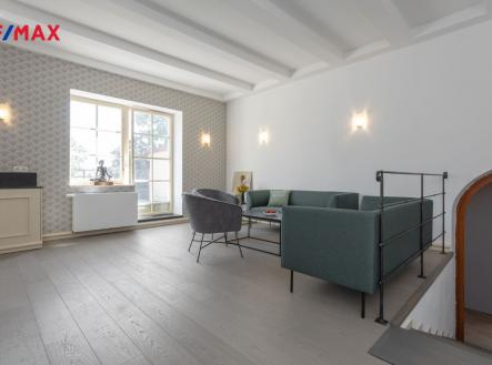 Pronájem - dům/vila, 616 m²