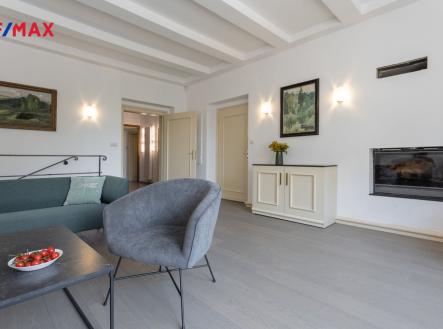 Pronájem - dům/vila, 616 m²