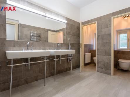 Pronájem - dům/vila, 616 m²