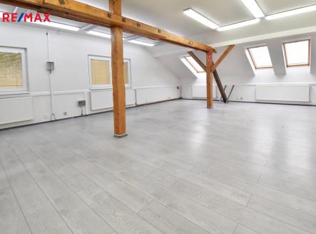 Pronájem výrobní prostor, 452 m²