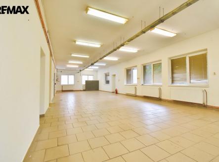 Pronájem výrobní prostor, 452 m²