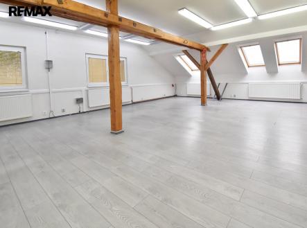 Pronájem výrobní prostor, 452 m²