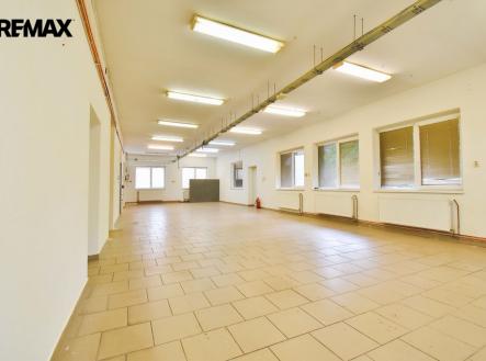 Pronájem výrobní prostor, 452 m²