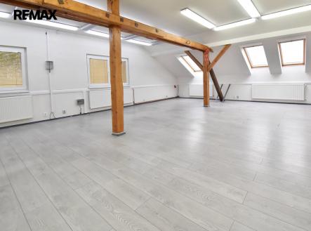 Pronájem výrobní prostor, 452 m²