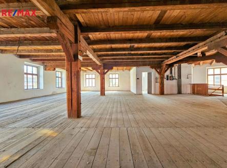 Prodej skladovací prostor, 2 000 m²